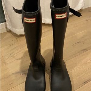 Hunter rain boots great condition!!